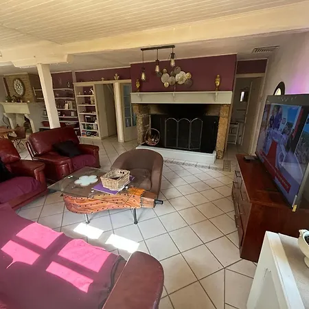 לינה וארוחת בוקר Domaine Pierrot