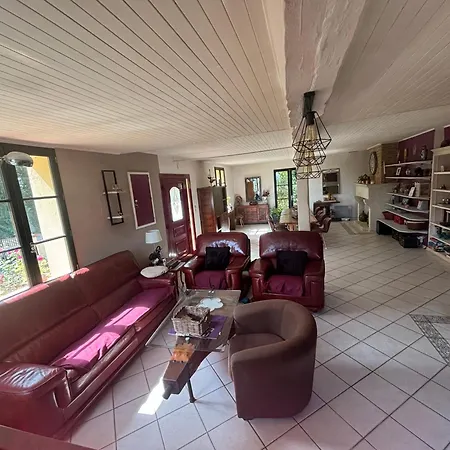 Domaine Pierrot לינה וארוחת בוקר Laujuzan