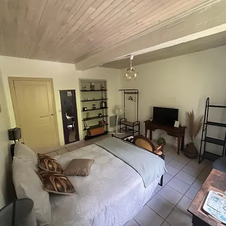 Domaine Pierrot לינה וארוחת בוקר