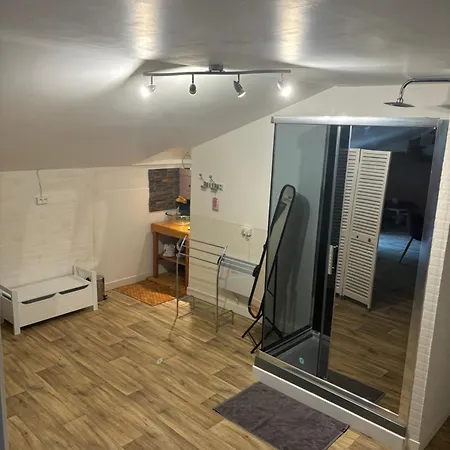 לינה וארוחת בוקר Domaine Pierrot 3*