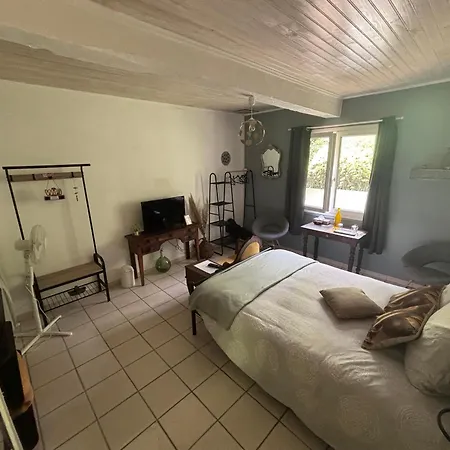 Domaine Pierrot 3*