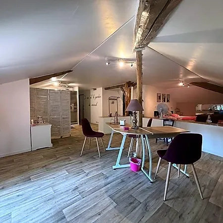 Domaine Pierrot Oda ve Kahvaltı 3*